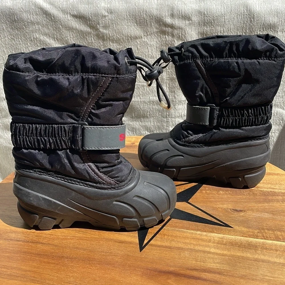 SOREL Kids Flurry Winter Boot Black/Gray/Red Size 9